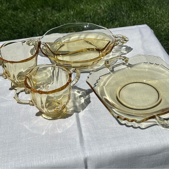 Lot of 4 Vintage Light Yellow Depression Glass Serving Dishes - Picture 1 of 12